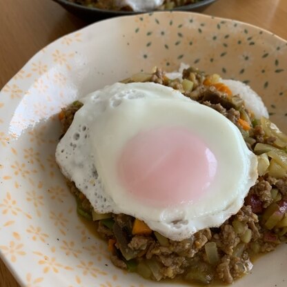 パプリカがなく彩りに欠けますが、とっても簡単にキーマカレーが出来て助かりました！ごちそう様でした♪